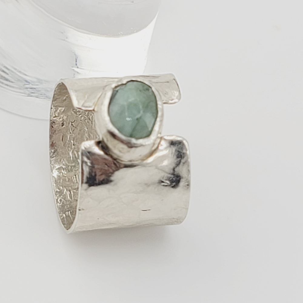 EMERALD GEMSTONE IN STERLING SILVER METAL SIZE 6 - Picture 4 of 7